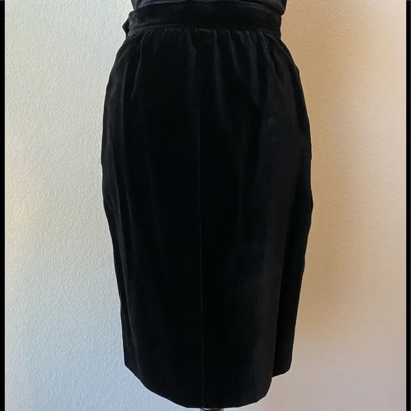 Vintage Saint Laurent Velvet Pencil Skirt Size 40 - Picture 5 of 8